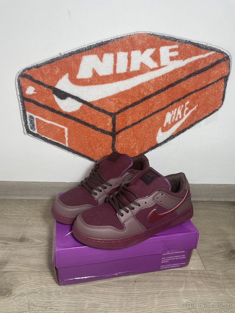 Nike SB Dunk Burgundy Crush