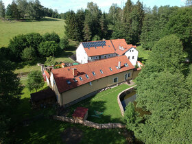 Charmante Mühle mit Teich, Wald, Weiden und 5 Wohnungen zu v - 15